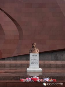 Kim Chong-suk statua cimitero