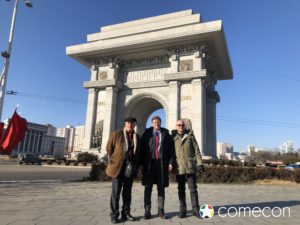 Turisti a Pyongyang Arco di trionfo